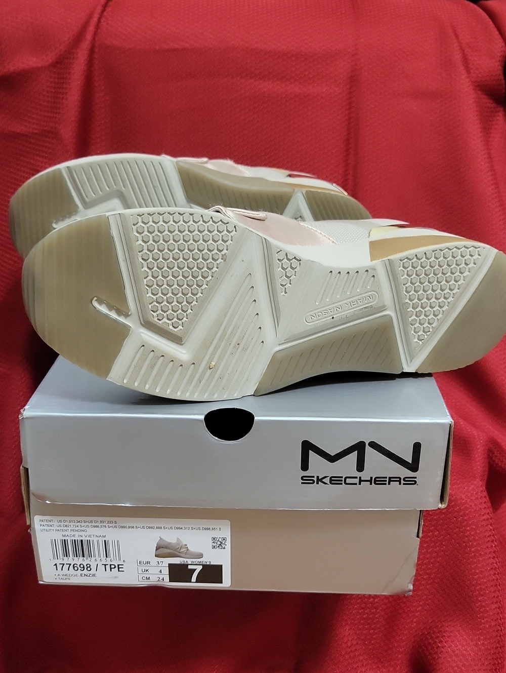 Skechers - Picture 4 of 5
